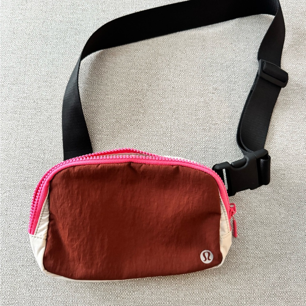 Lulu lemon Fanny pack